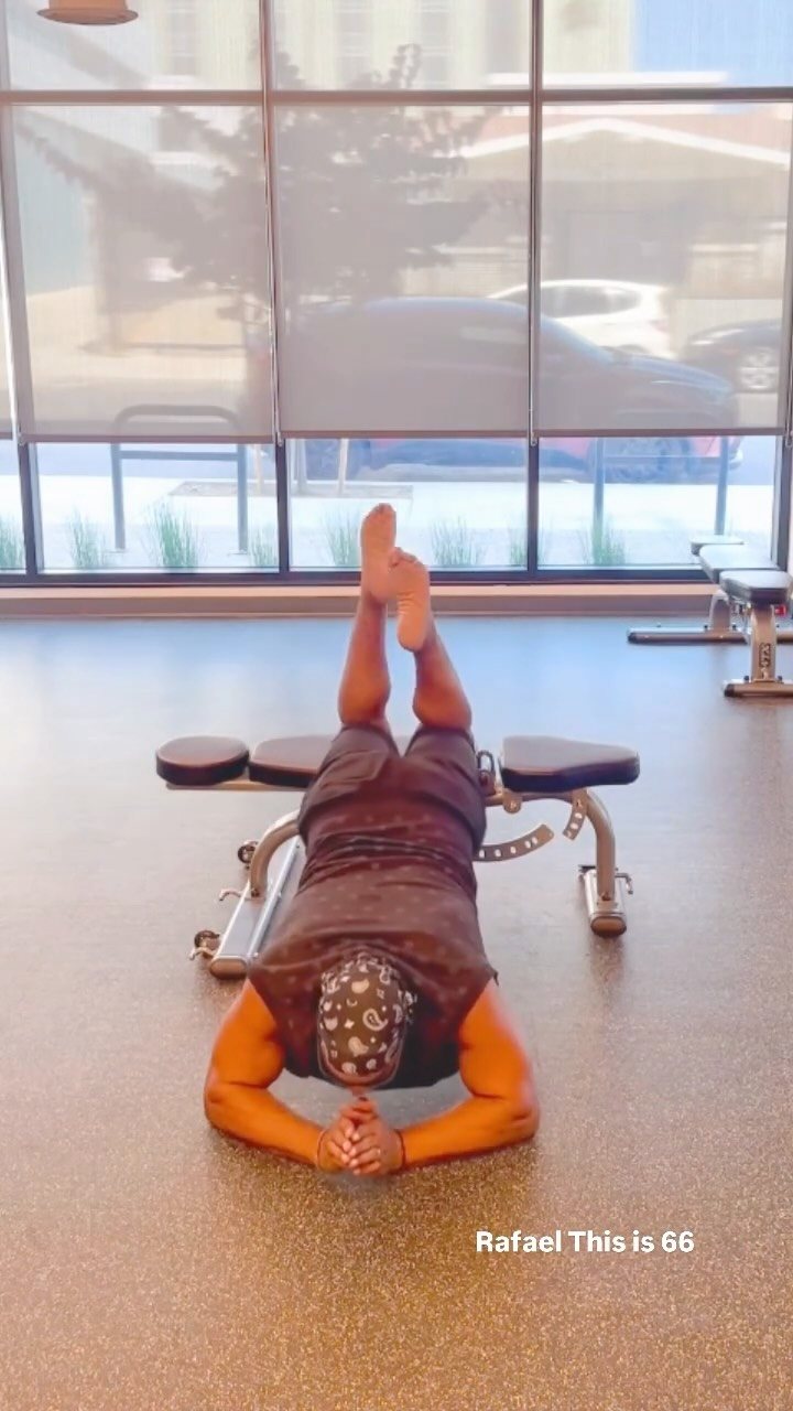 Rafael holding a forearm plank at the gym
